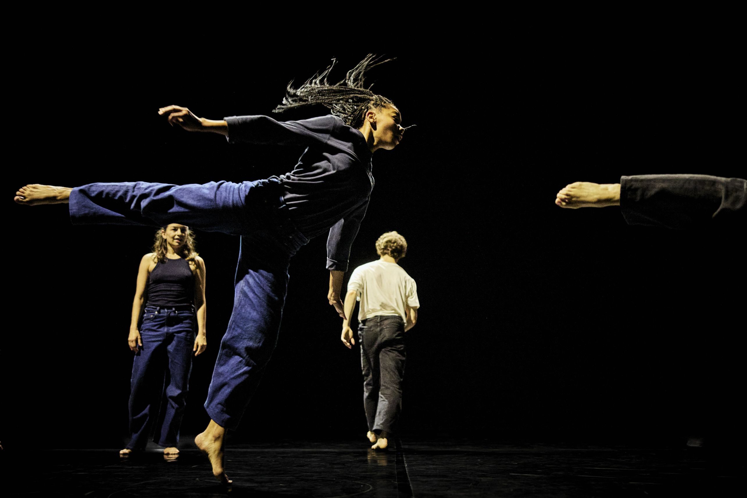 <p>CLOSE UP<br /> Festival d Avignon<br /> Conception et choreographie Noe Soulier Direction musicale Maude Gratton Musique Jean-Sebastien Bach Lumiere Kelig Le Bars<br /> Video Pierre Martin Oriol Assistanat a la choregraphie Stephanie Amurao<br /> Avec Julie Charbonnier, Yumiko Funaya, Nangaline Gomis, Samuel Planas, Melisande Tonolo, Gal Zusmanovich et l ensemble Il Convito : Christine Busch en alternance avec Sophie Gent (violon), Claire Gratton (viole de gambe), Maude Gratton (clavecin), Amelie Michel (traverso), Ageet Zweistra (violoncelle)</p> 
